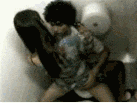 Гифки застали в туалете во время секса