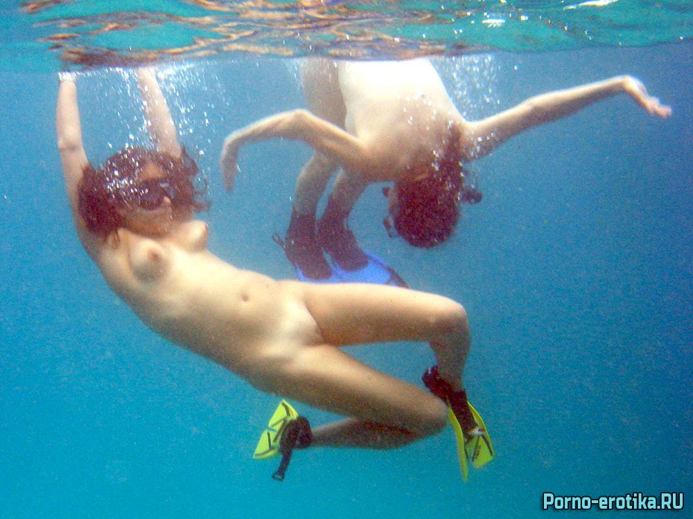 Красивые голые девки под водой