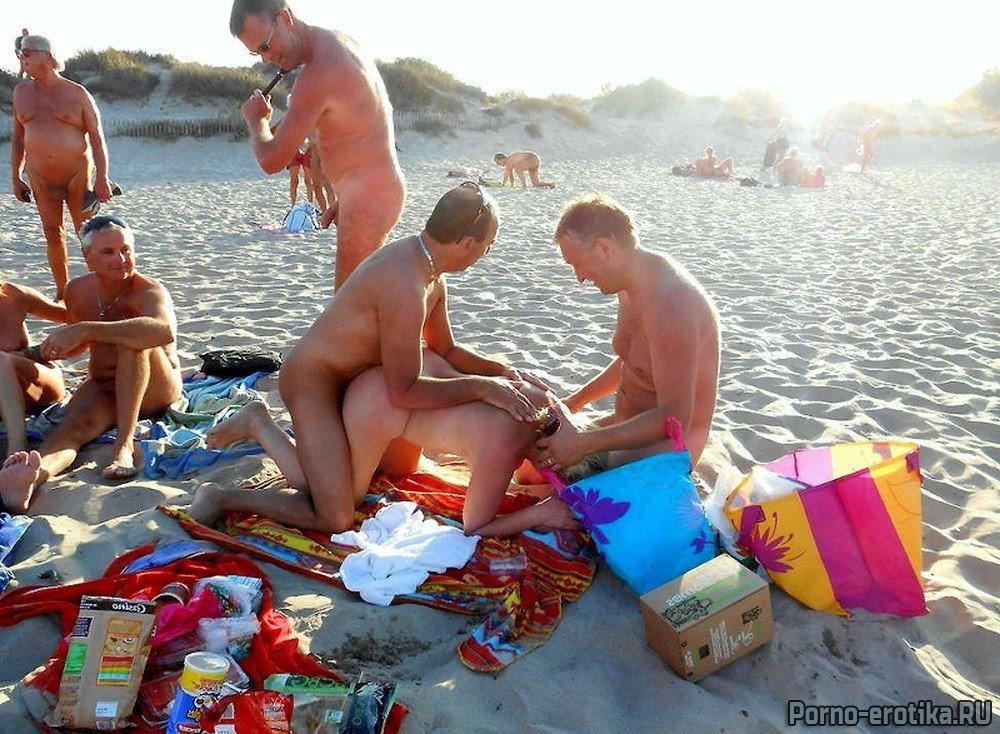 Ебля нудистов на пляже