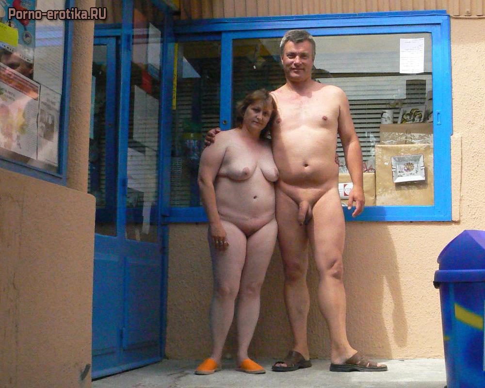 Муж и жена голые дома